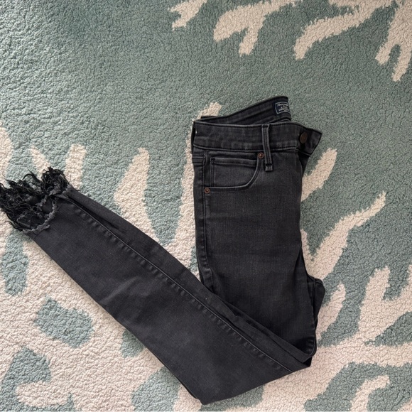A & F HIGH RISE JEANS. Faded black. Sz 2 - Picture 3 of 4
